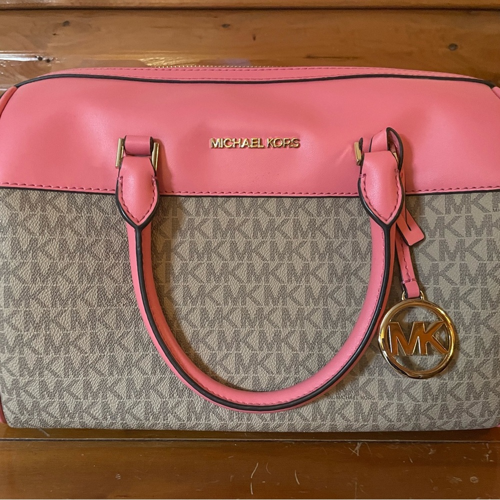 COPY - NWOT Michael Kors Jet Set Medium Travel Duffel Bag in Tea Rose
